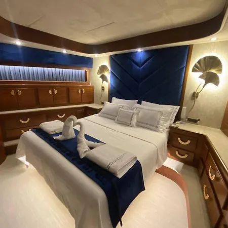 Πλωτό κατάλυμα Private Yacht *