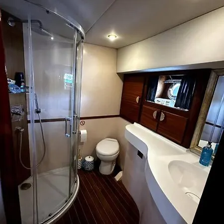 Private Yacht Πλωτό κατάλυμα *